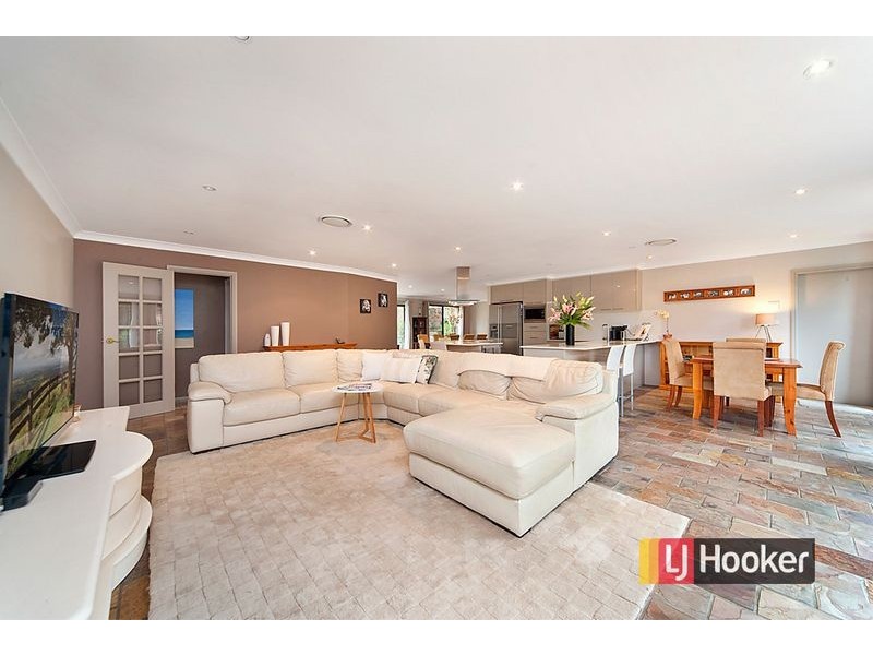 25 Candlebush Crescent, Castle Hill NSW 2154