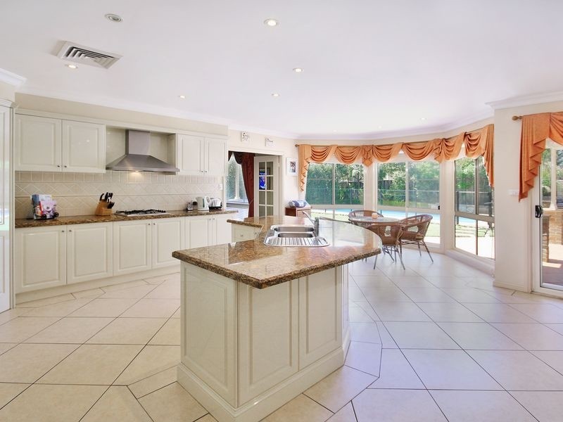 4 Chepstow Dr, Castle Hill NSW 2154