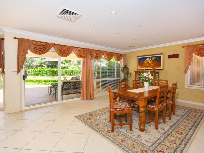 4 Chepstow Dr, Castle Hill NSW 2154