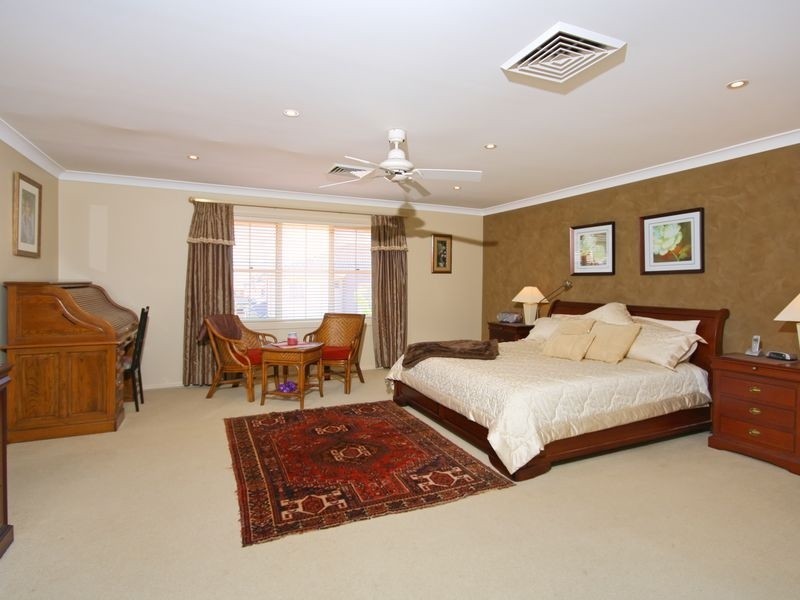 4 Chepstow Dr, Castle Hill NSW 2154