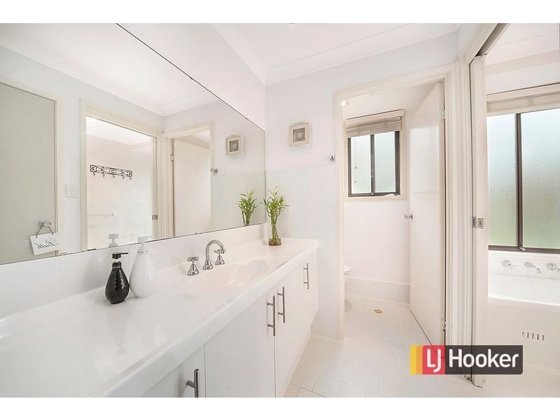 25 Candlebush Crescent, Castle Hill NSW 2154