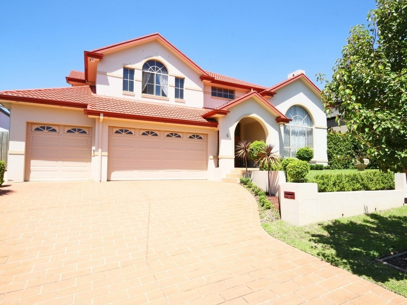 4 Glenview Cl, Bella Vista NSW 2153