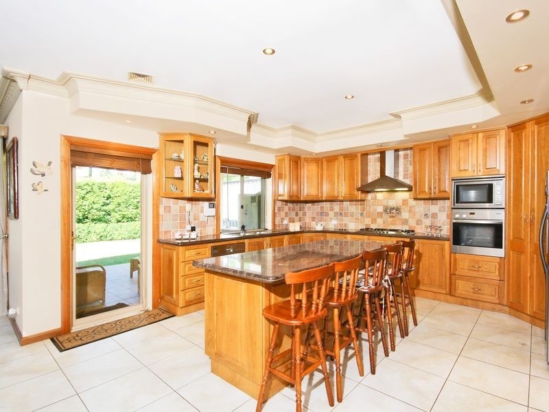 4 Glenview Cl, Bella Vista NSW 2153