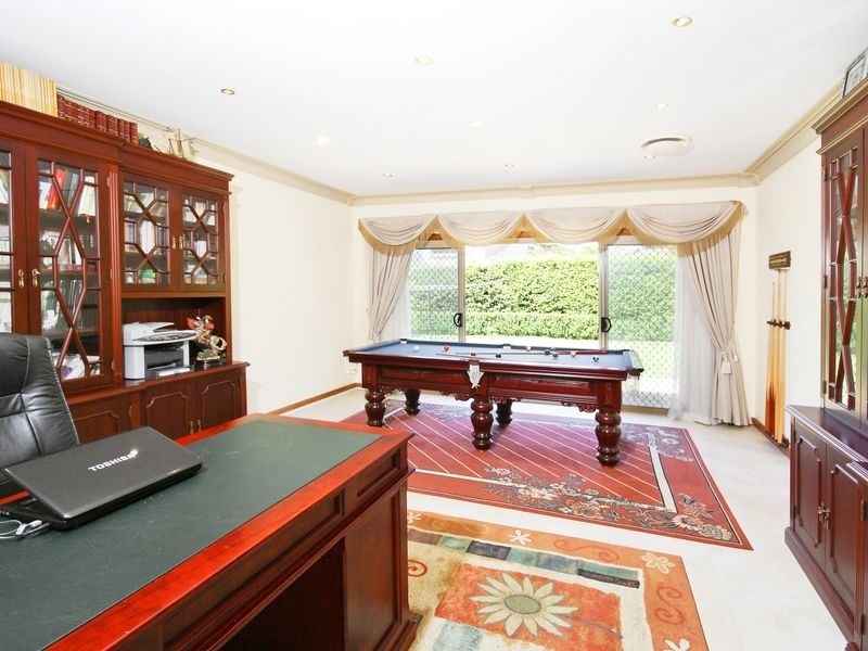 4 Glenview Cl, Bella Vista NSW 2153