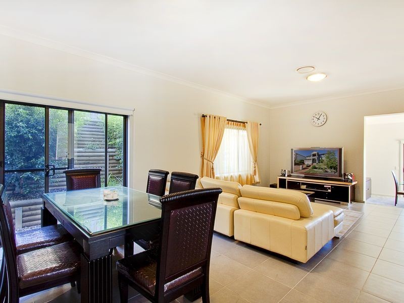 8 Sherbrooke Cr, Castle Hill NSW 2154