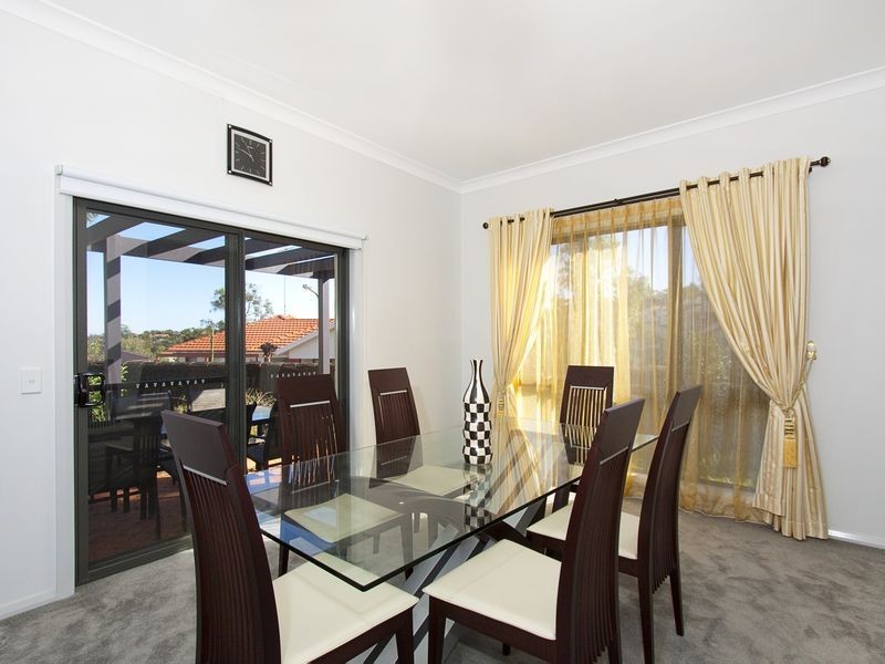 8 Sherbrooke Cr, Castle Hill NSW 2154