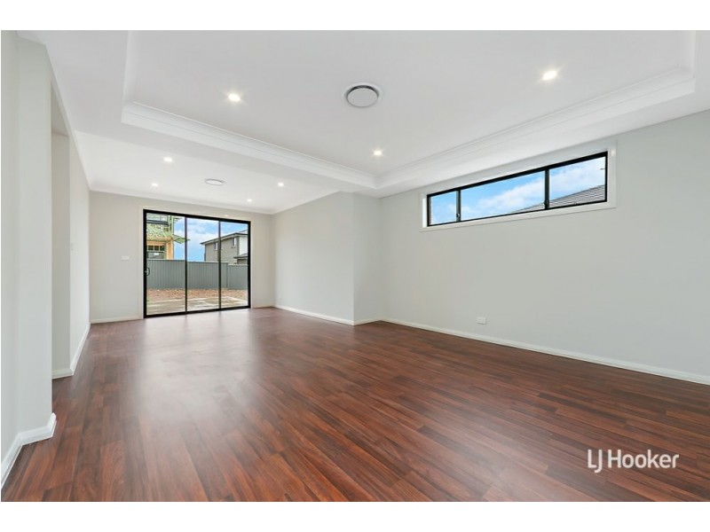 18 John Hillas Ave, Kellyville NSW 2155