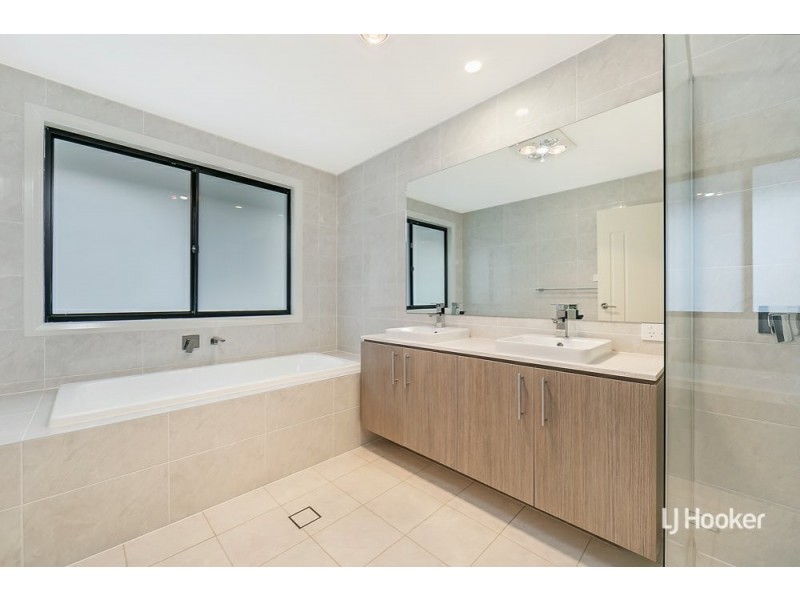 18 John Hillas Ave, Kellyville NSW 2155