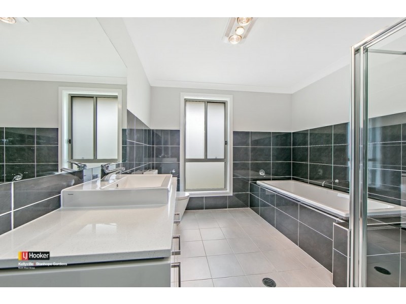 15 Edgewood Dr, Stanhope Gardens NSW 2768