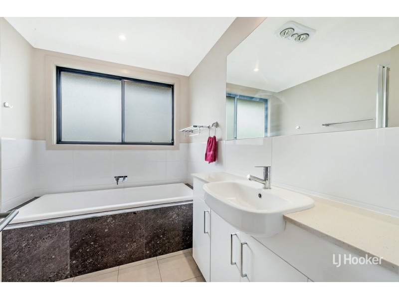 6 Whale Court, Stanhope Gardens NSW 2768