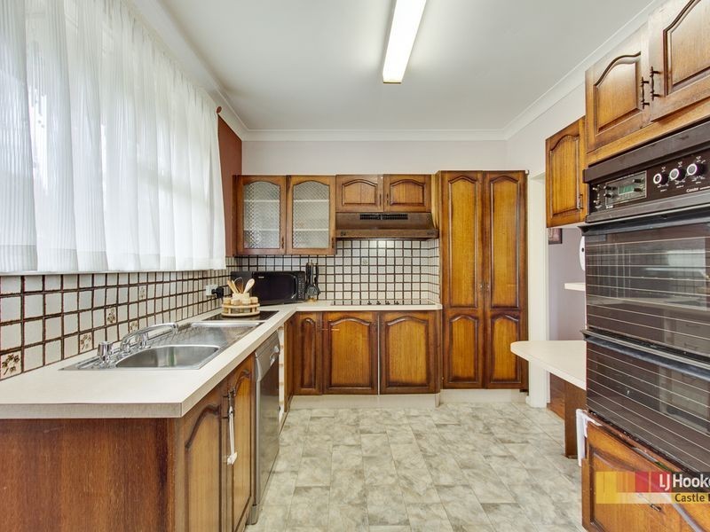 16 Whitling Ave, Castle Hill NSW 2154