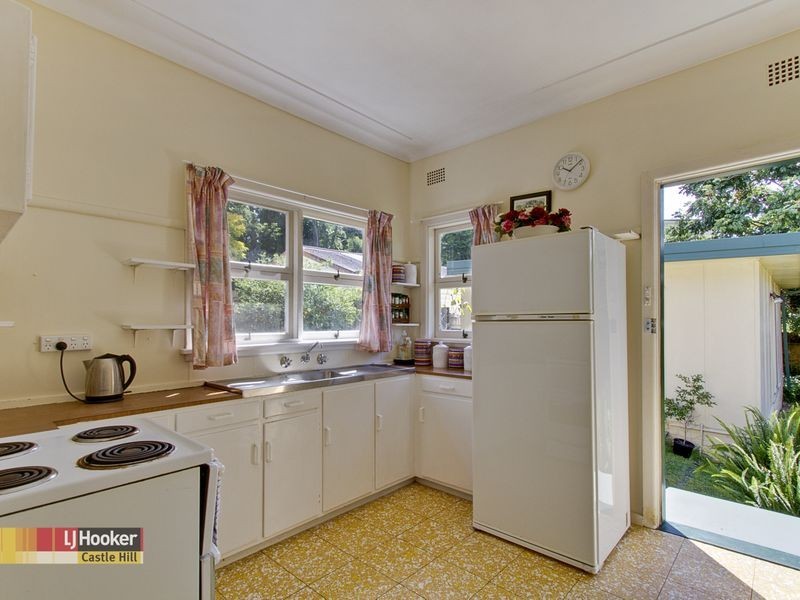 8 Dan Crescent, Castle Hill NSW 2154