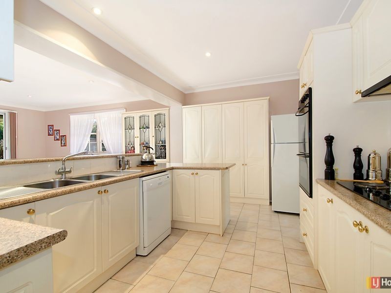 8 Haigh Place, Castle Hill NSW 2154