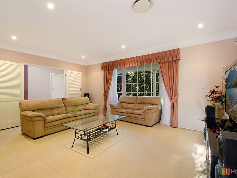 8 Haigh Place, Castle Hill NSW 2154