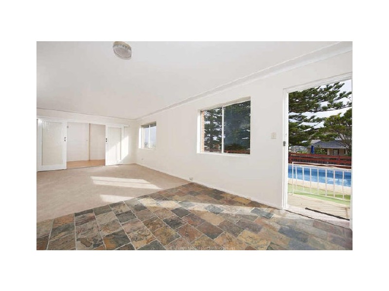 24 Ian Avenue, North Curl Curl NSW 2099