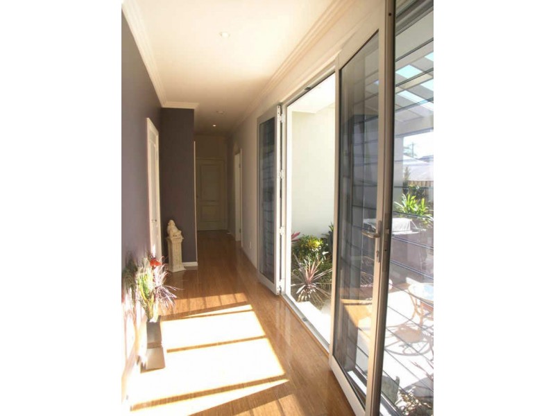 1/8 Davis, Booker Bay NSW 2257
