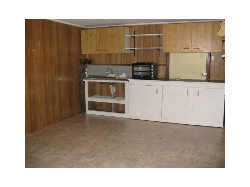 Cabin/83 Barrenjoey Rd, Ettalong Beach NSW 2257