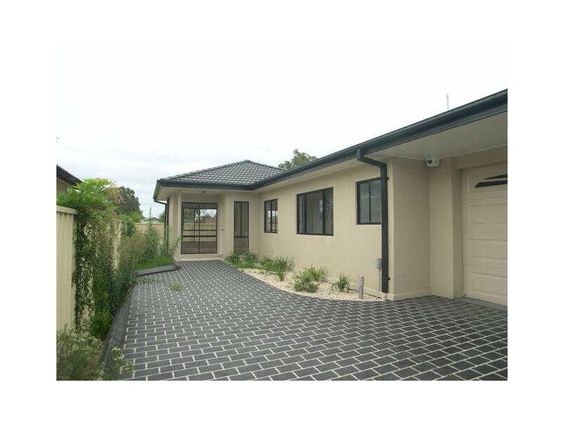 2/11 Dwyer Ave, Woy Woy NSW 2256