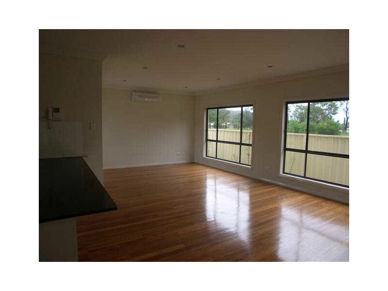 2/11 Dwyer Ave, Woy Woy NSW 2256