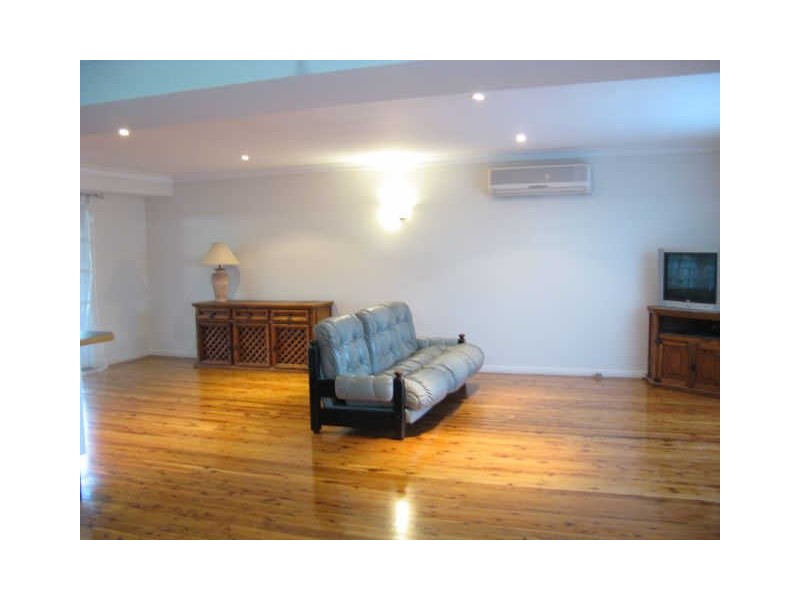 4 Veron Rd, Umina Beach NSW 2257