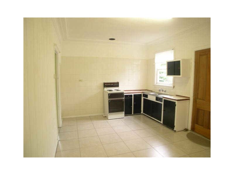 40 Dorothy Ave, Woy Woy NSW 2256