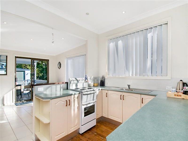 27 Barrenjoey Road, Ettalong Beach NSW 2257