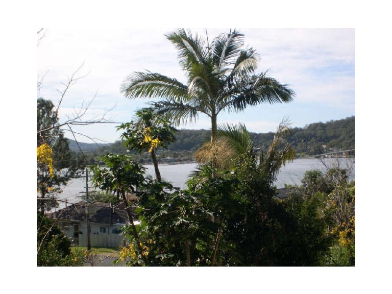 13 Koonora Av, Blackwall NSW 2256