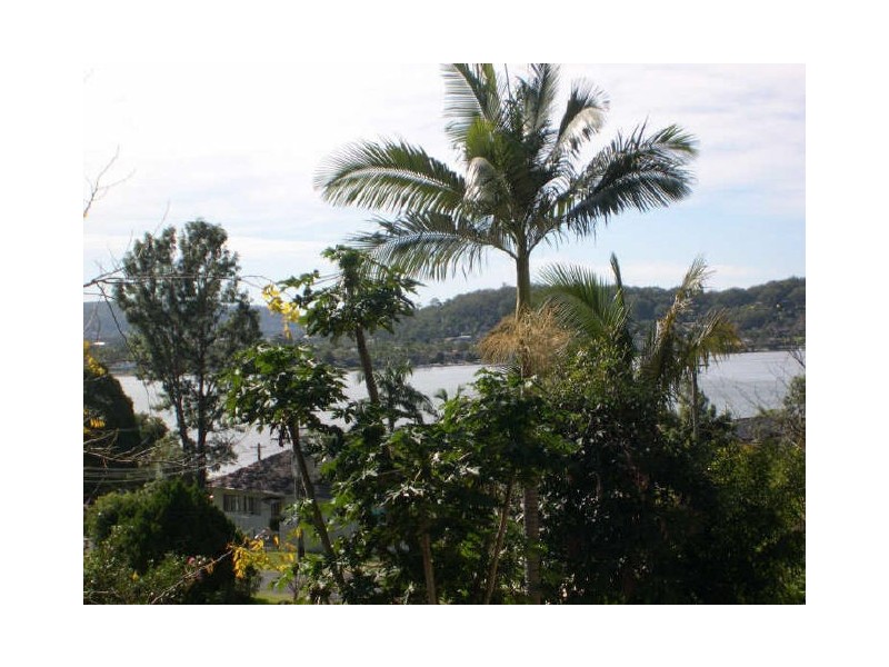 13 Koonora Av, Blackwall NSW 2256