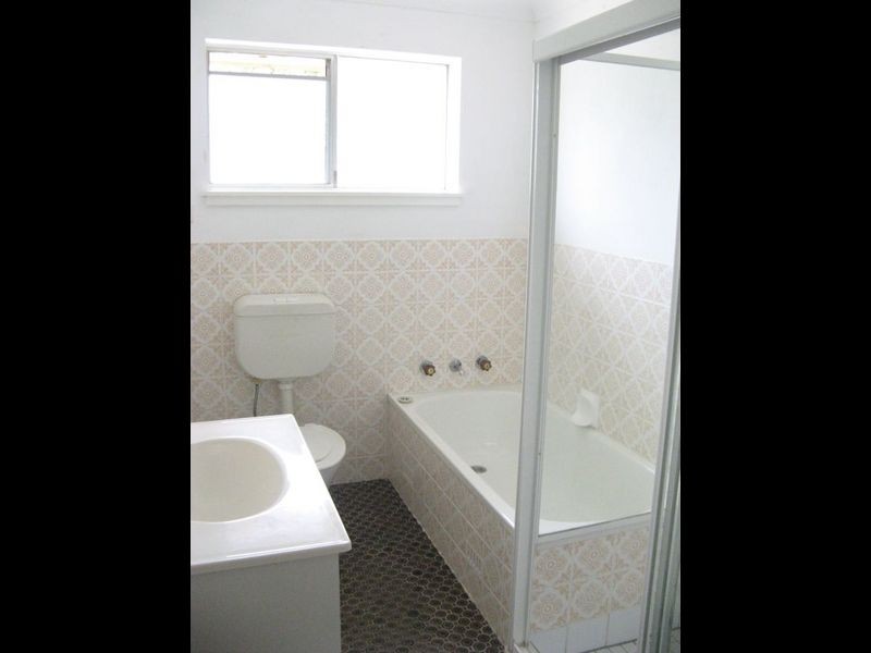 28 MacKenzie Ave, Woy Woy NSW 2256