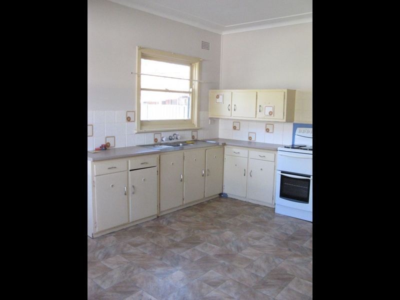 24 Australia Ave, Umina Beach NSW 2257