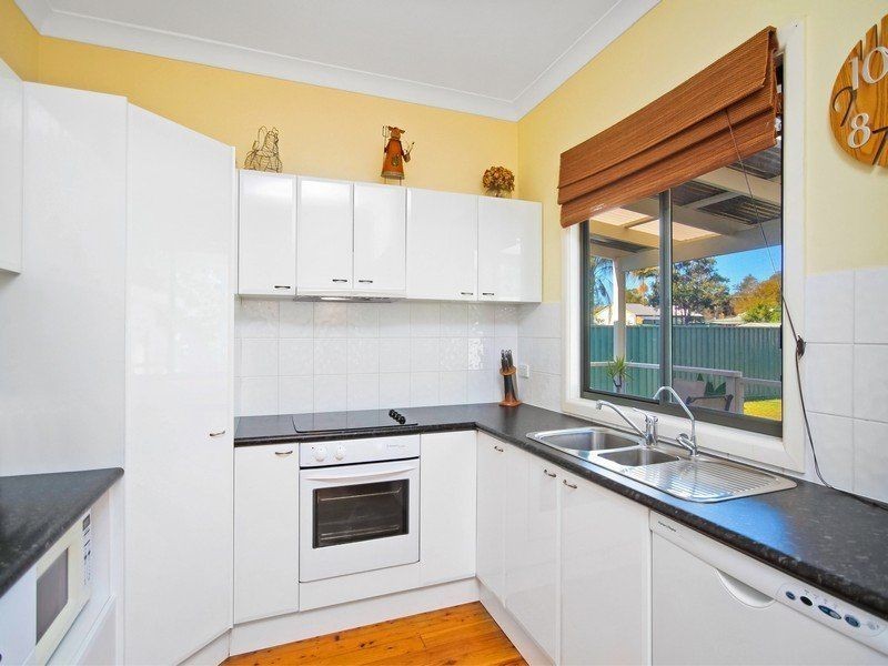 34 Waterloo Ave, Woy Woy NSW 2256