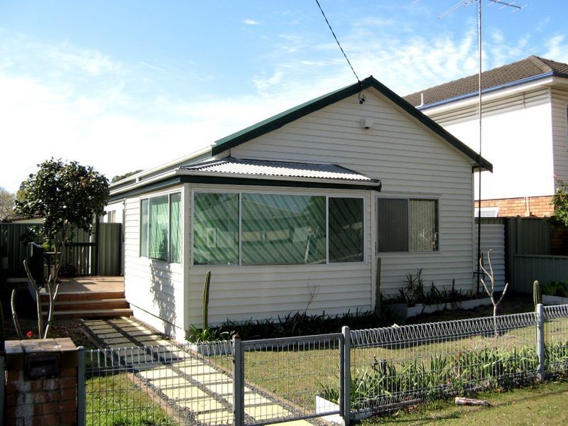 50 Barrenjoey Rd, Ettalong Beach NSW 2257