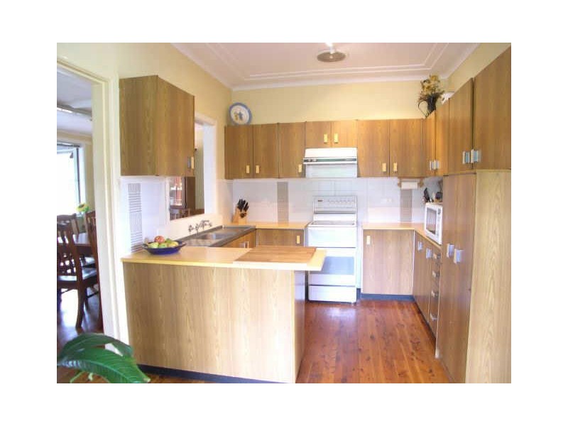 6 Gwendolen Ave, Umina Beach NSW 2257