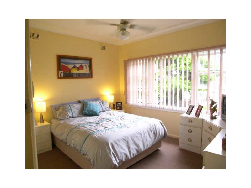 6 Gwendolen Ave, Umina Beach NSW 2257