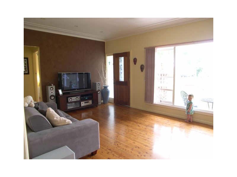 6 Gwendolen Ave, Umina Beach NSW 2257