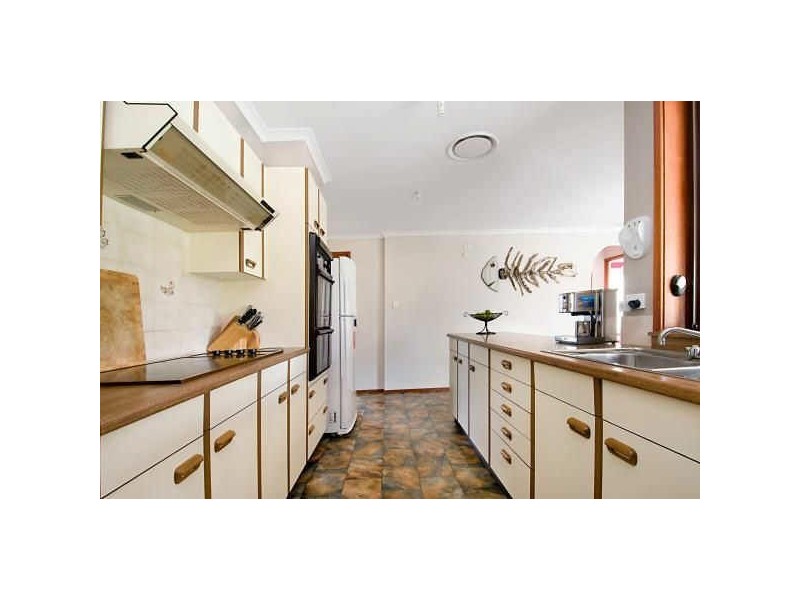 11 Echuca Rd, Empire Bay NSW 2257