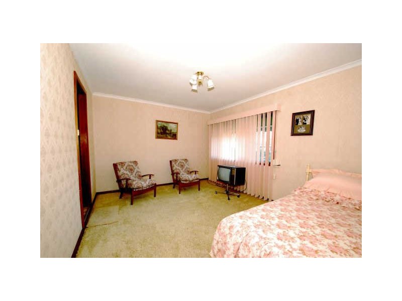 29 Mackenzie Ave, Woy Woy NSW 2256