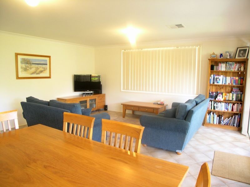 60 Gallipoli Ave, Woy Woy NSW 2256