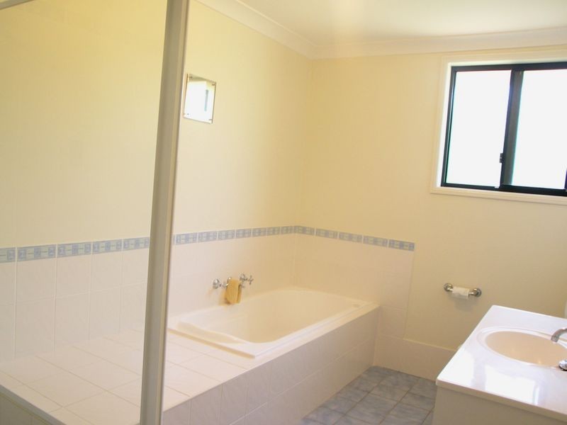 60 Gallipoli Ave, Woy Woy NSW 2256