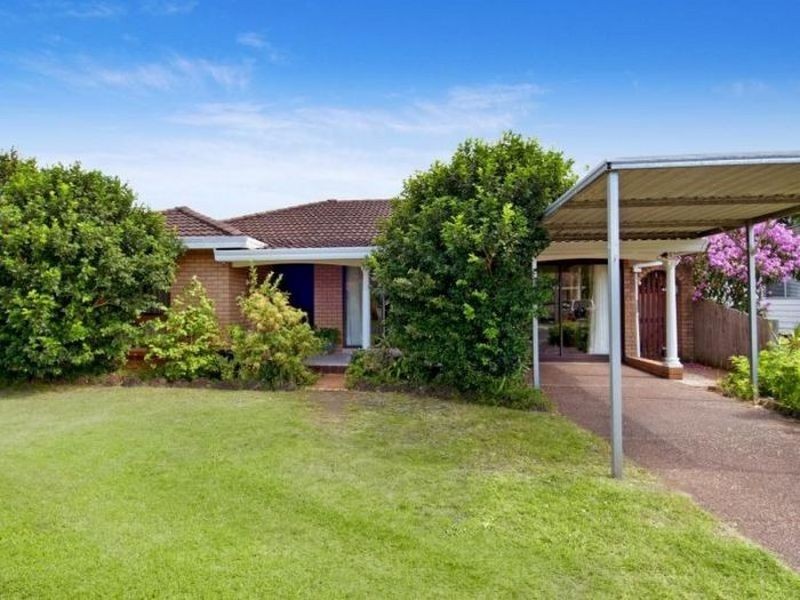 13 Rowan St, Woy Woy NSW 2256
