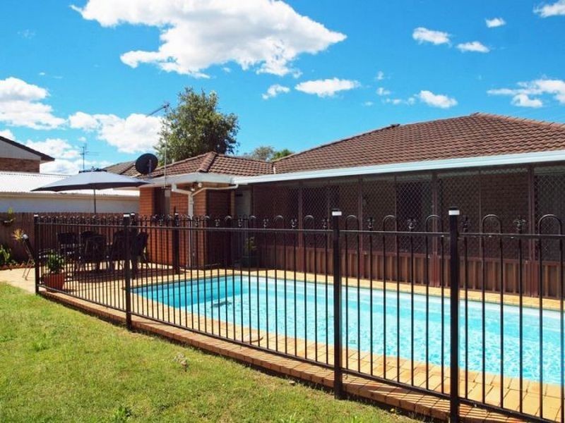 13 Rowan St, Woy Woy NSW 2256