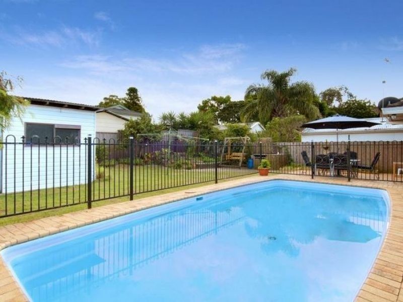 13 Rowan St, Woy Woy NSW 2256