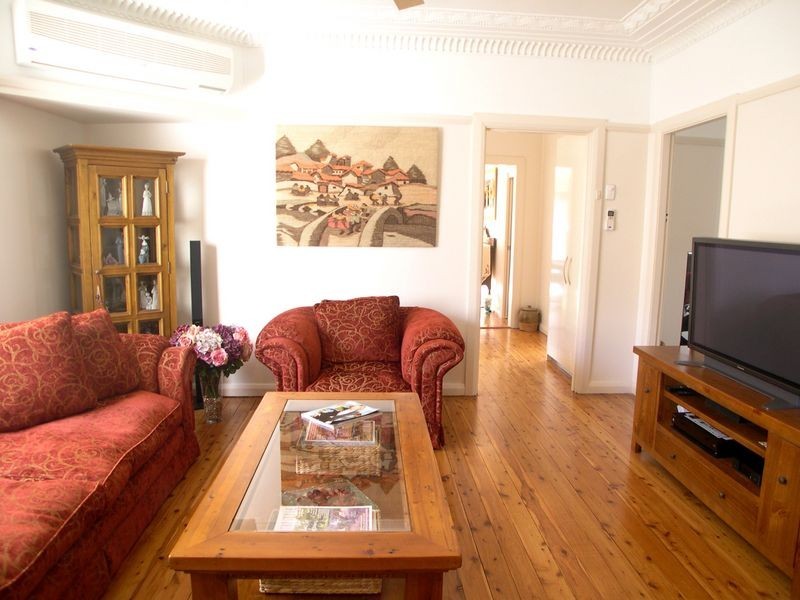 5 Inkerman Ave, Woy Woy NSW 2256