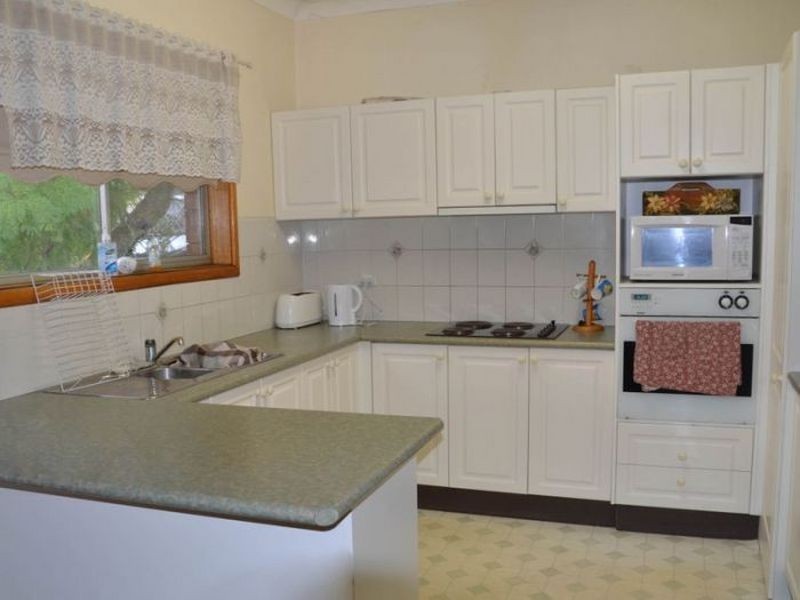16 Melba Rd, Woy Woy NSW 2256
