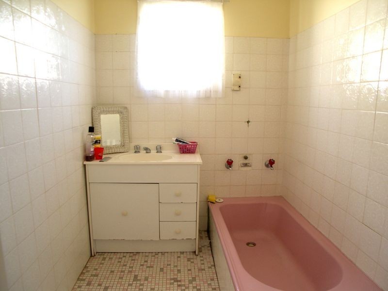 40 Barrenjoey Rd, Ettalong Beach NSW 2257