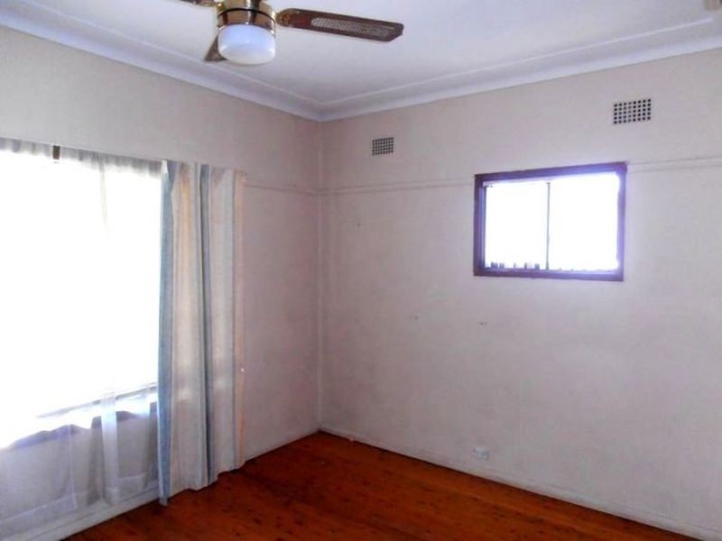 80 McMasters Rd, Woy Woy NSW 2256