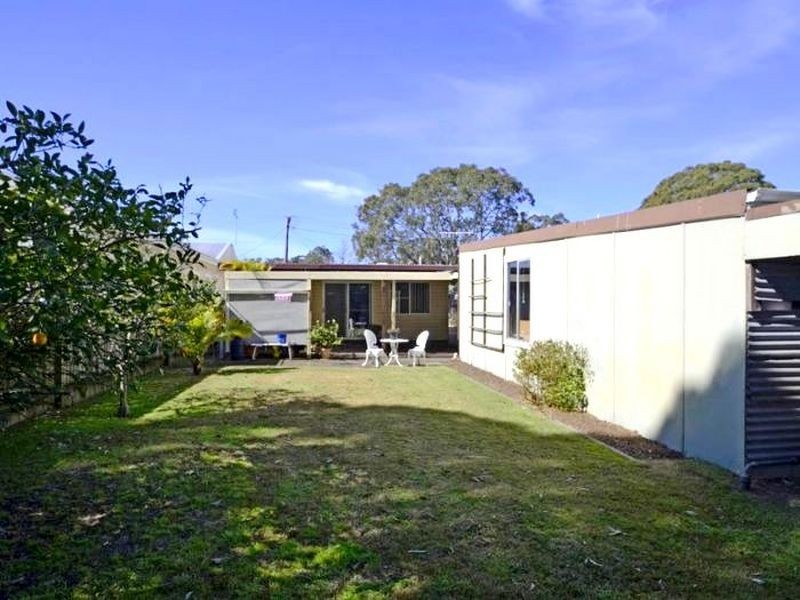 5 Carrington Ave, Woy Woy NSW 2256
