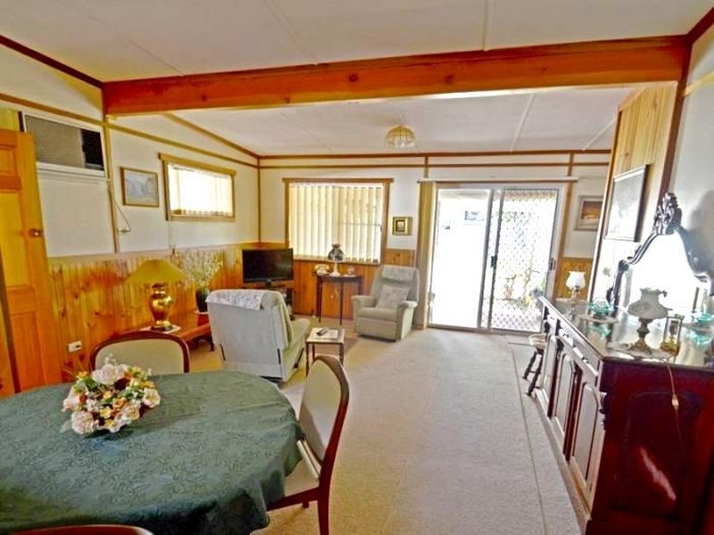 5 Carrington Ave, Woy Woy NSW 2256