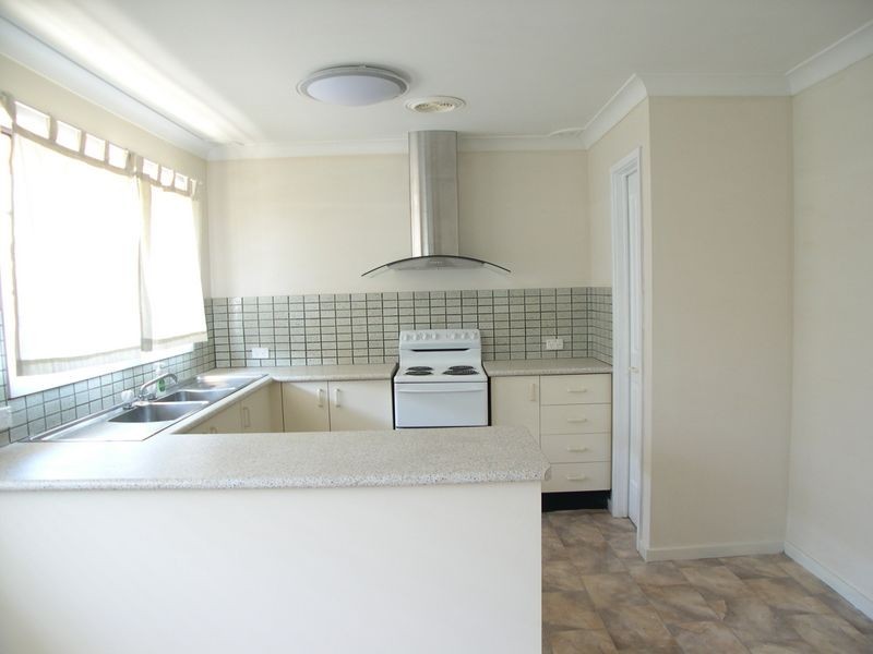 24 Honeysuckle St, Umina Beach NSW 2257