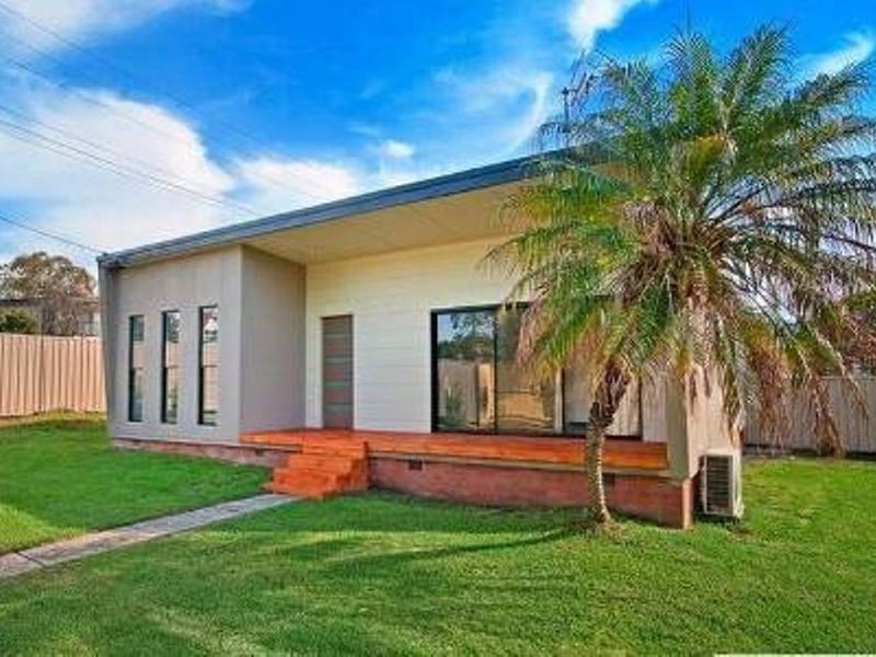 2 Maurie Avenue, Warners Bay NSW 2282